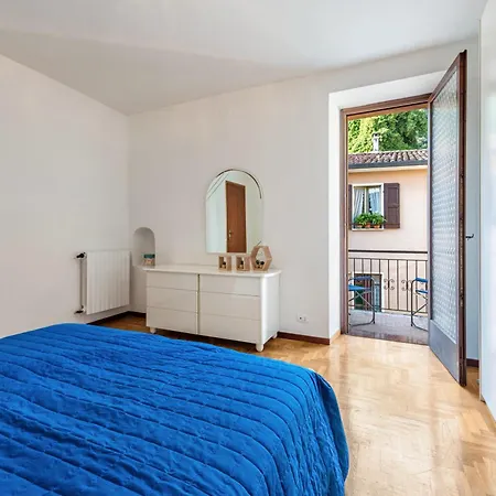 Uno Scorcio Nel Blu *